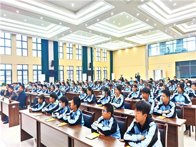 孝感市作协“文学进校园”走进三汊镇初级中学