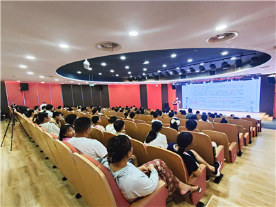 “文学名家课堂”在市图书馆澴川文化大讲堂开讲