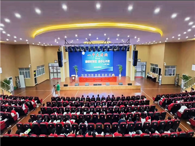 青年诗人李新新校友见面会暨诗集分享会在云梦一中举行