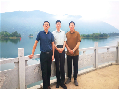 我市作家应邀参加“荆楚作家走阳新”采风笔会