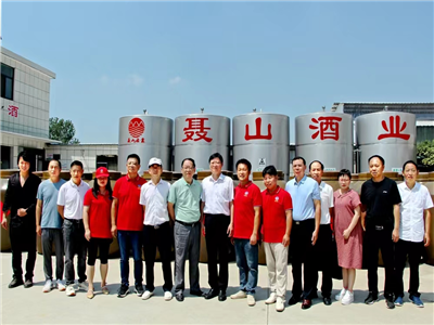 孝感市作协“聂山红”文学创作基地授牌仪式暨助力乡村振兴采风在应城举行