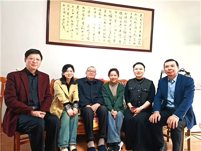 孝感市作家协会重阳节看望老作家